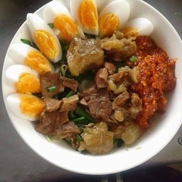 บุ้ง เตี๋ยวเนื้อเตี๋ยวหมู