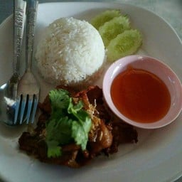 ข้าวหมูทอดกระเทียม