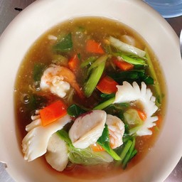 ราดหน้าเส้นใหญ่รวมมิตร