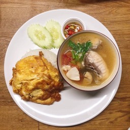 ต้มยำปลากระพงกับข้าวไข่เจียว