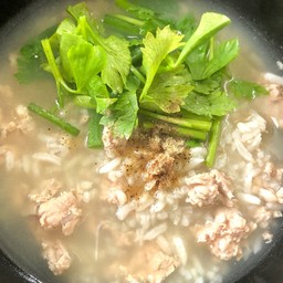 ข้าวต้มหมูสับ