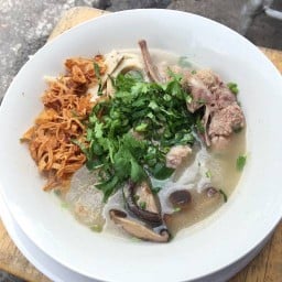 พี่เก๋ก๋วยจั๊บญวน อาหารตามสั่ง ยำมะม่วงแม่สีนวล