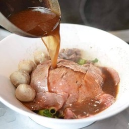 ก๋วยเตี๋ยวหมูสไลด์
