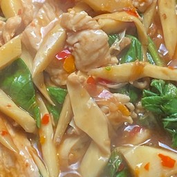 ข้าวกะเพราไก่+หน่อไม้ +ไข่ดาว
