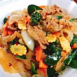 เส้นใหญ่ผัดขี้เมาหมู