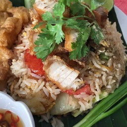 ข้าวผัดโบราณหมูกรอบ🐽
