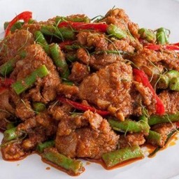 ผัดพริกแกงราดข้าว