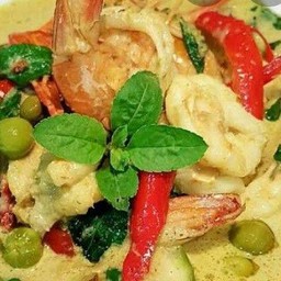 Green Curry With Shrimp And Milk