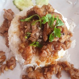 ไก่กะเทียม