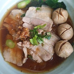 ก๋วยเตี๋ยวหมูสามชั้น