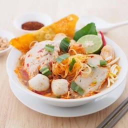 ตอง555 ก๋วยเตี๋ยวลูกชิ้นหมู