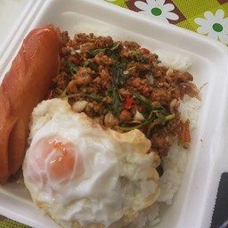 กะเพราไข่ดาว+ไส้กรอก(พิเศษ)