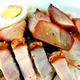 ข้าวหมูกรอบ + หมูแดง
