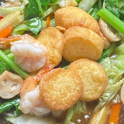 ข้าวผัดผักทรงเครื่อง