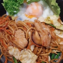 ผัดยากิโซบะ หมูนุ่ม