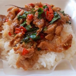 กะเพราหมูชิ้น