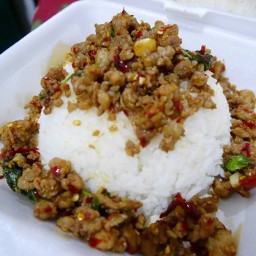 กระเพราข้าวบึ้ม 25 ฿. หมู่บ้านเศรษฐกิจ