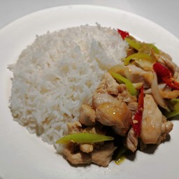 ข้าวราดผัดพริกหยวก