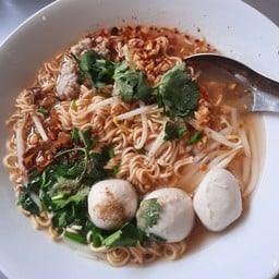 ร้านหมูยิ้มเฮียวัฒน์สวนผักซอย17