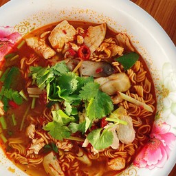 มาม่าต้มยํา ไก่ , หมู