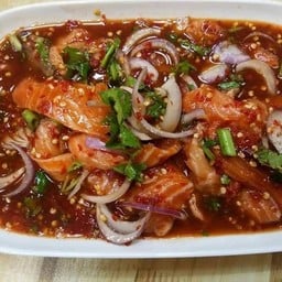 ยำแซลมอน