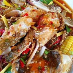 ยำมะม่วงข้าวโพดปูม้ากุ้งสด(ปลาร้า)