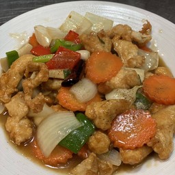 ไก่ผัดเม็ดมะมว่งพร้อมข้าว
