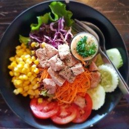 สลัดหมูย่าง