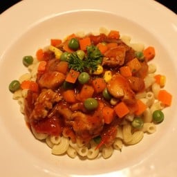 มักกะโรนีซอสไก่