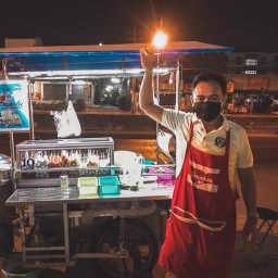 ลูกชิ้นนายเทน ทอด นึง  ย่าง อร่อยไม่ซ้ำจำสูตรไม่ได้ ซอยลาดกระบัง 44