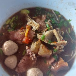 ก๋วยเตี๋ยวเนื้อ พิเศษ