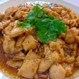 ไก่ผัดกระเทียม