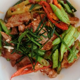 ข้าวผัดพริกแกงหมู