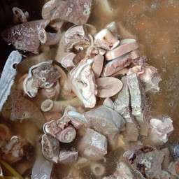 ต้มแซ่บเครื่องในหมู