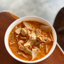 แกงคั่วหน่อไม้ดอง