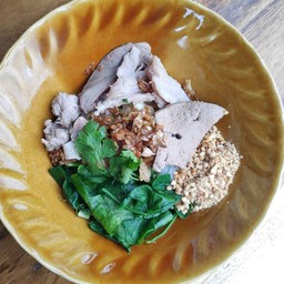 ก๋วยเตี๋ยวเครื่องใน แห้ง