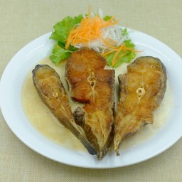 ปลาเค้าทอดน้ำปลา