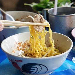 เส้นบะหมี่แห้งหมู