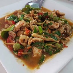 ผัดเผ็ดไก่ไทย