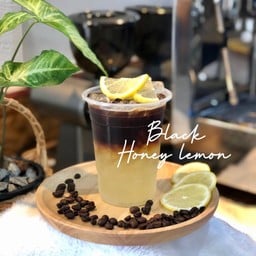 P'JAR COFFEE สถานีรถไฟหัวหมาก