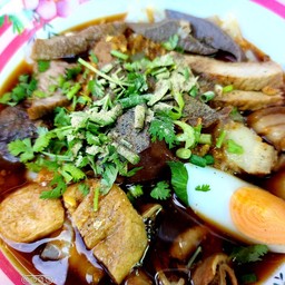 ก๋วยจั๊บยายดำ