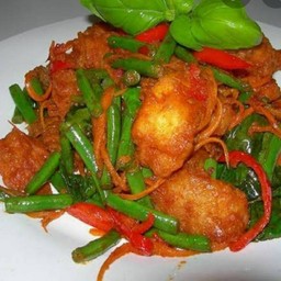 ปลากระพงผัดพริกขิงราดข้าว