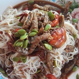 ตำขนมจีนปลากรอบปูสุก