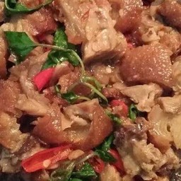 กระเพราขาหมู