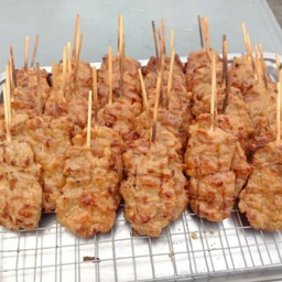 หมูปิ้งนมสดเตาถ่าน ศาลพระพรหม