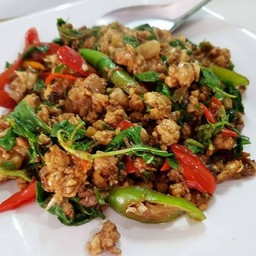 กระเพราหมูสับ