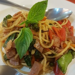 สปาเก็ตตี้ผัดขี้เมาแฮม