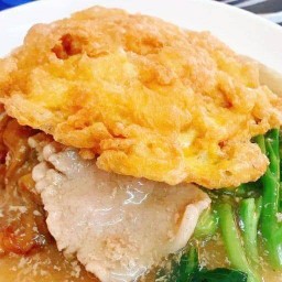 ราดหน้าหมูหมัก+ไข่เจียว