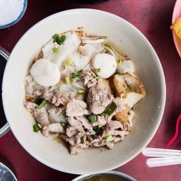 เส้นใหญ่จืดหมูน้ำใส