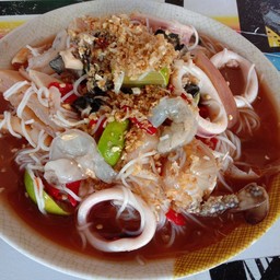 ขนมจีนน้ำปลาร้าห้าเกลอ